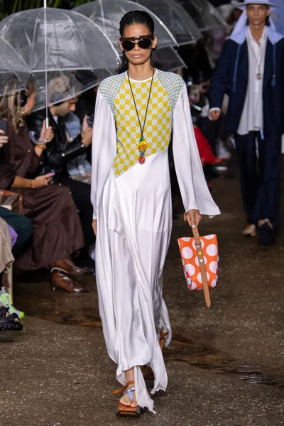 Look 30